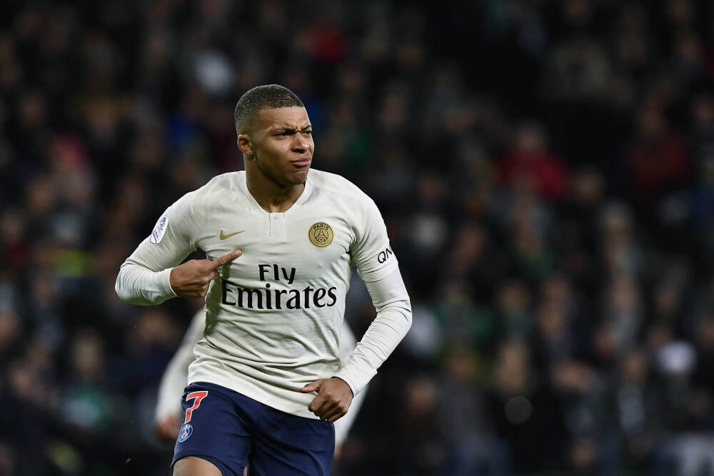 防到位了！克里斯蒂迎着杨瀚森防守命中高难度后仰跳投